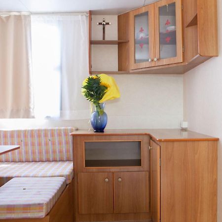 Mobile Home In Cavallino-Treporti With Terrace Buitenkant foto