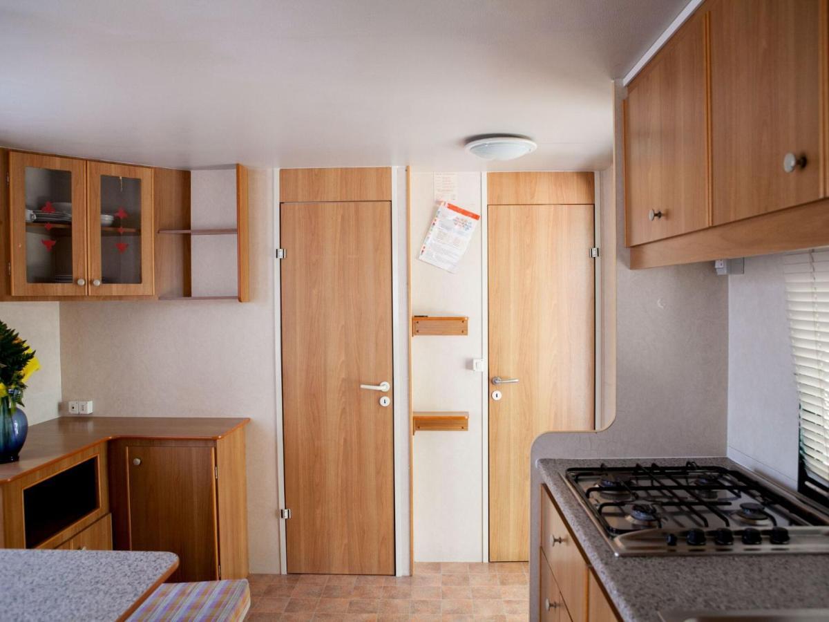 Mobile Home In Cavallino-Treporti With Terrace Buitenkant foto