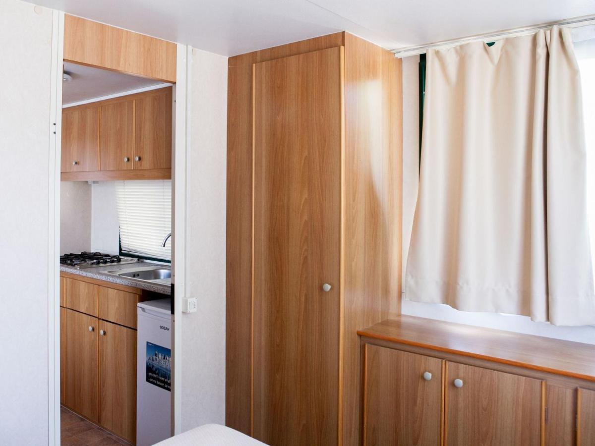 Mobile Home In Cavallino-Treporti With Terrace Buitenkant foto