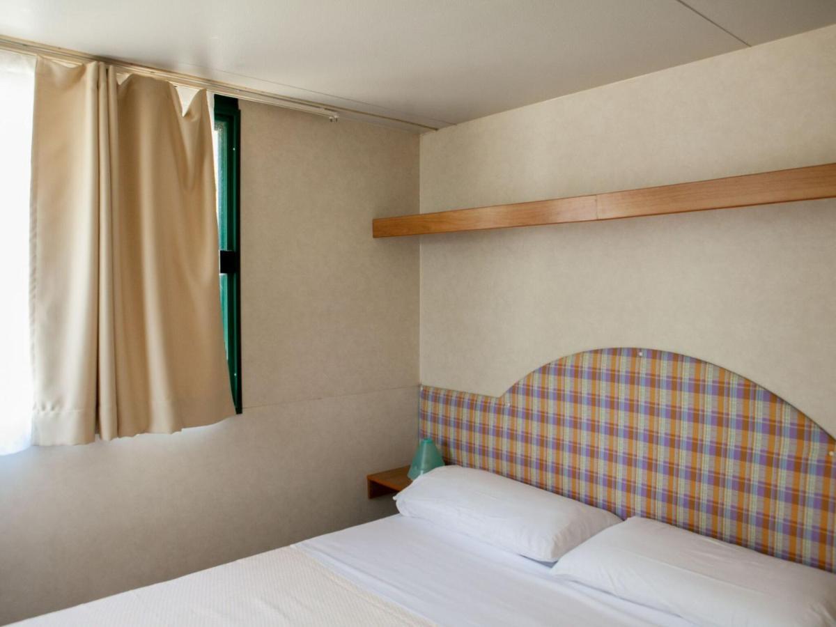 Mobile Home In Cavallino-Treporti With Terrace Buitenkant foto